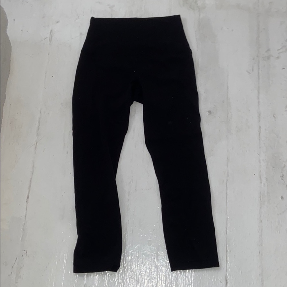 Plain black cropped lulu lemon leggings
